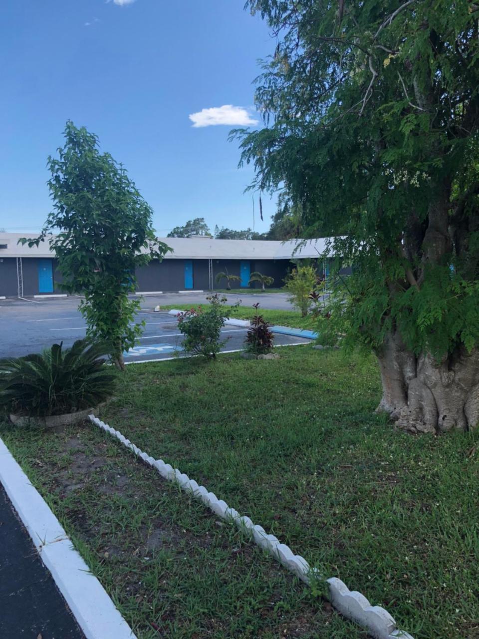 Bay Breeze Inn Bradenton Downtown Экстерьер фото